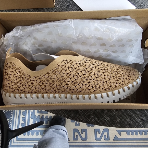 NIB Project Cloud "Rose" Womens Shoes Loafers Women Sneakers 9 LATTE - Picture 7 of 8